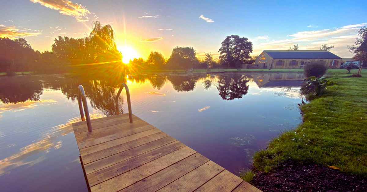 sunset lake can